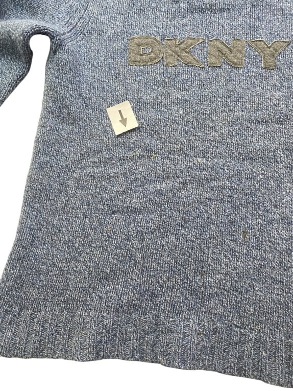 DKNY JEANS ΠΛΕΚΤΟ ΠΟΥΛΟΒΕΡ SPELL OUT ΜΠΛΕ ΜΕΛΑΝΖΕ ΓΥΝΑΙΚΕΙΟ PRE OWNED S