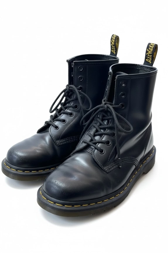 DR. MARTENS Black Leather 8 Eye Boots Unisex Size 38