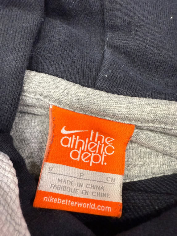 NIKE FELPA NERA CON GRAFICA ATHLETIC VINTAGE - S