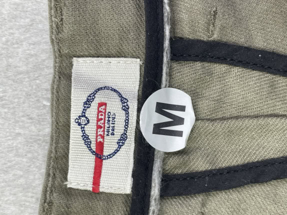 PRADA ΒΕΡΜΟΥΔΑ MINIMAL OLIVE ΓΥΝΑΙΚΕΙΟ PRE OWNED M