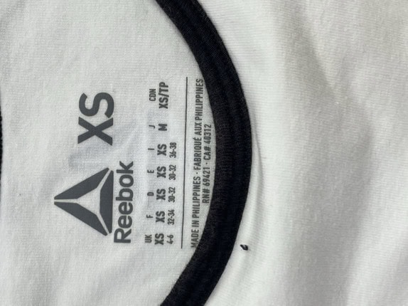 REEBOK SPORTS TOP BLACK AND RED WOMEN PRE OWNED XS