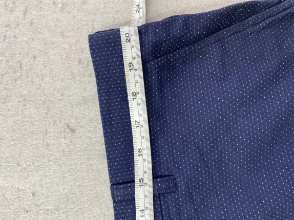 TOMMY HILFIGER BERMUDA SHORTS MINIMAL NAVY MEN PRE OWNED XL