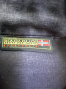 NAPAPIJRI ΠΟΥΚΑΜΙΣΟ LOGO ΜΑΥΡΟ UNISEX L