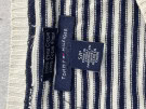 TOMMY HILFIGER ΜΠΛΟΥΖΑ ΜΕ ΡΙΓΕΣ ΚΑΙ ΚΕΝΤΡΙΚΗ ΛΕΠΤΟΜΕΡΕΙΑ ΣΕ OFF WHITE ΚΑΙ ΝΑΥΤΙΚΟ ΜΠΛΕ  ΓΥΝΑΙΚΕΙΟ PRE OWNED  S