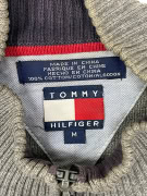 TOMMY HILFIGER ΖΑΚΕΤΑ ΠΛΕΚΤΗ ΓΚΡΙ ΜΕ ΡΙΓΑ ΣΤΟ ΣΤΗΘΟΣ